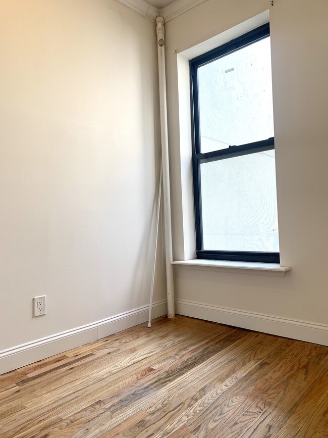 Foto del edificio - 328 W 44th St