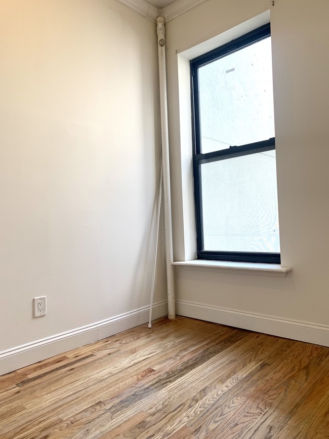 Building Photo - 328 W 44th St