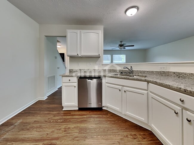 Building Photo - 216 Heftner Cir