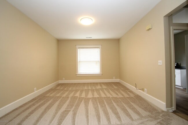 Building Photo - 2914 Frankfort Ave