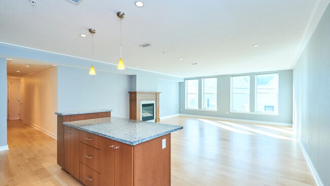 Foto del edificio - 337 W 2nd St