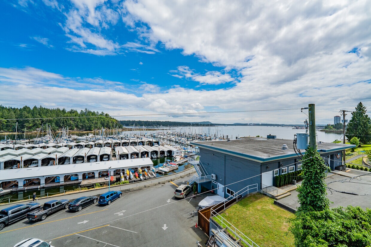 430 Stewart Ave, Nanaimo, BC V9S 4C6 Townhouse for Rent in Nanaimo