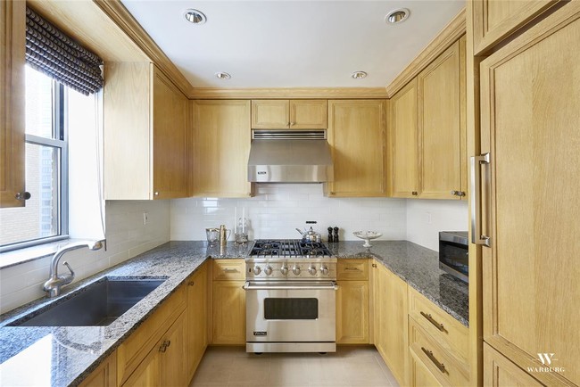 Building Photo - 944 Park Ave