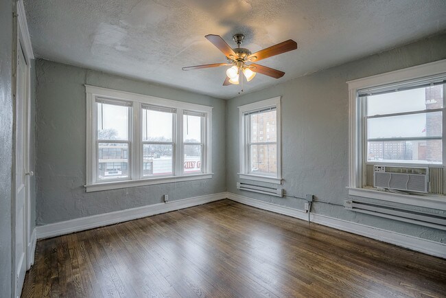 Foto del edificio - 3721 Broadway Blvd