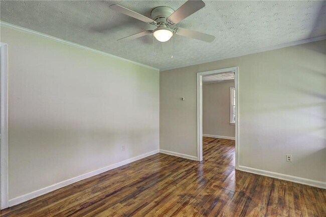 Foto del edificio - 3378 Pio Nono Cir