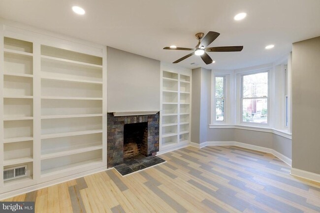 Building Photo - 1393 F St NE