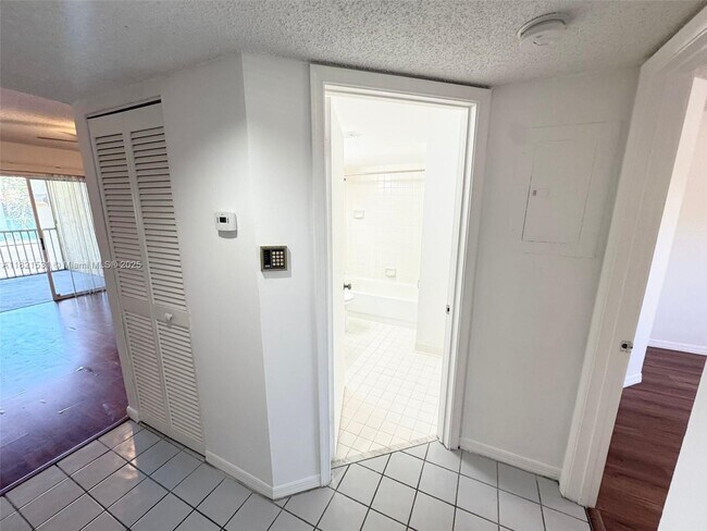 Foto del edificio - 16203 Glenmoor Dr