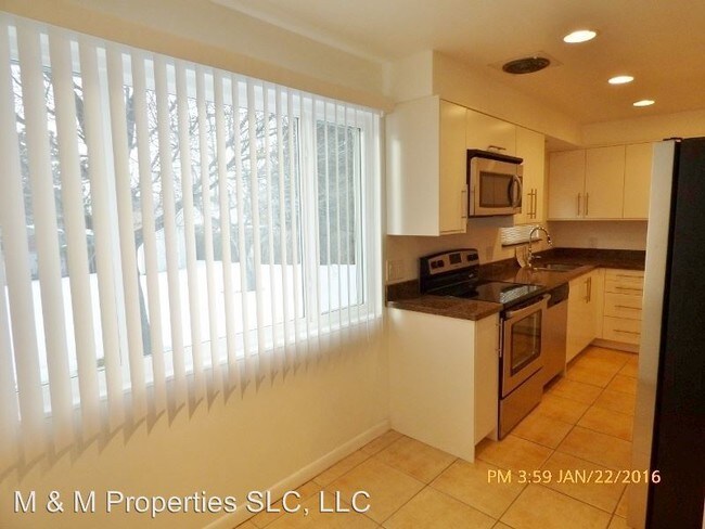 Building Photo - 2864 E Pamela Dr