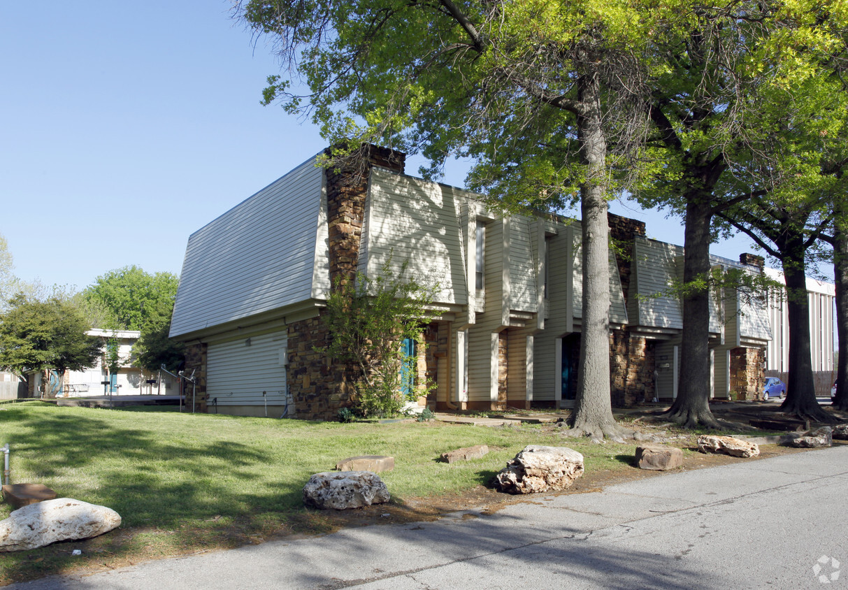 Building Photo - Delaware Gardens Apartments