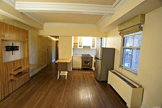 Building Photo - 73-37 Austin St