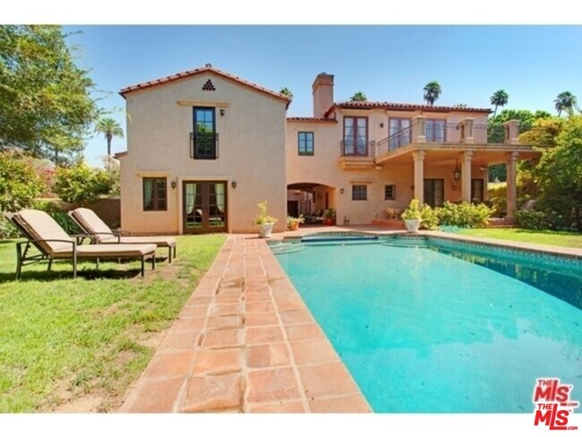 Foto del edificio - 725 Foothill Rd
