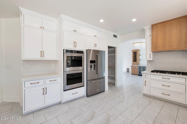 Building Photo - 9026 E Casitas Del Rio Dr