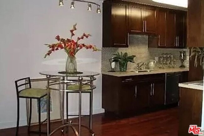 Foto del edificio - 811 S Bedford St