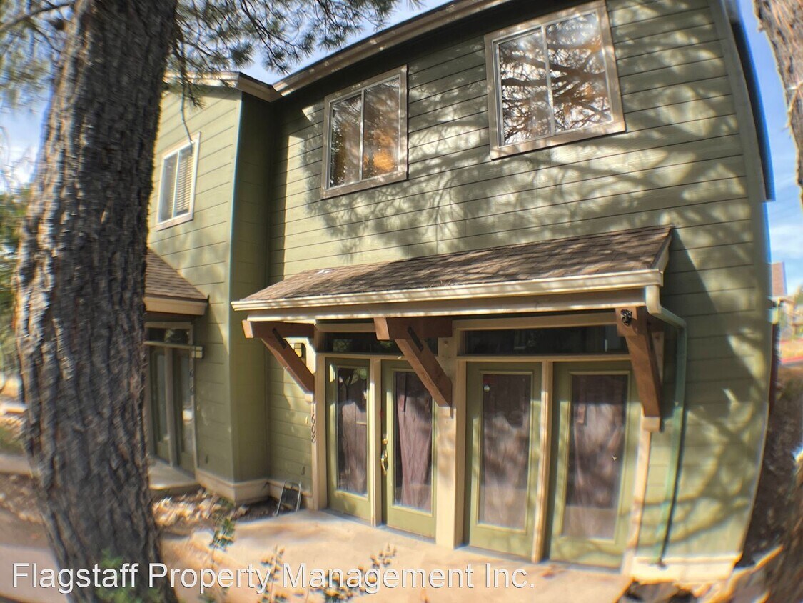 Primary Photo - 3 br, 2.5 bath House - 1608 E Pecan Dr