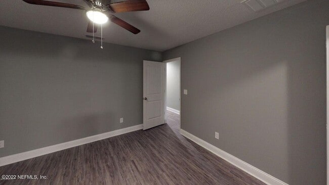 Building Photo - 3 bedroom 2 Bath