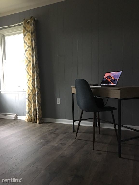 Foto del edificio - 8035 N Poplar Dr