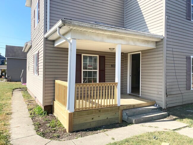 Foto del edificio - 803 N Jefferson St