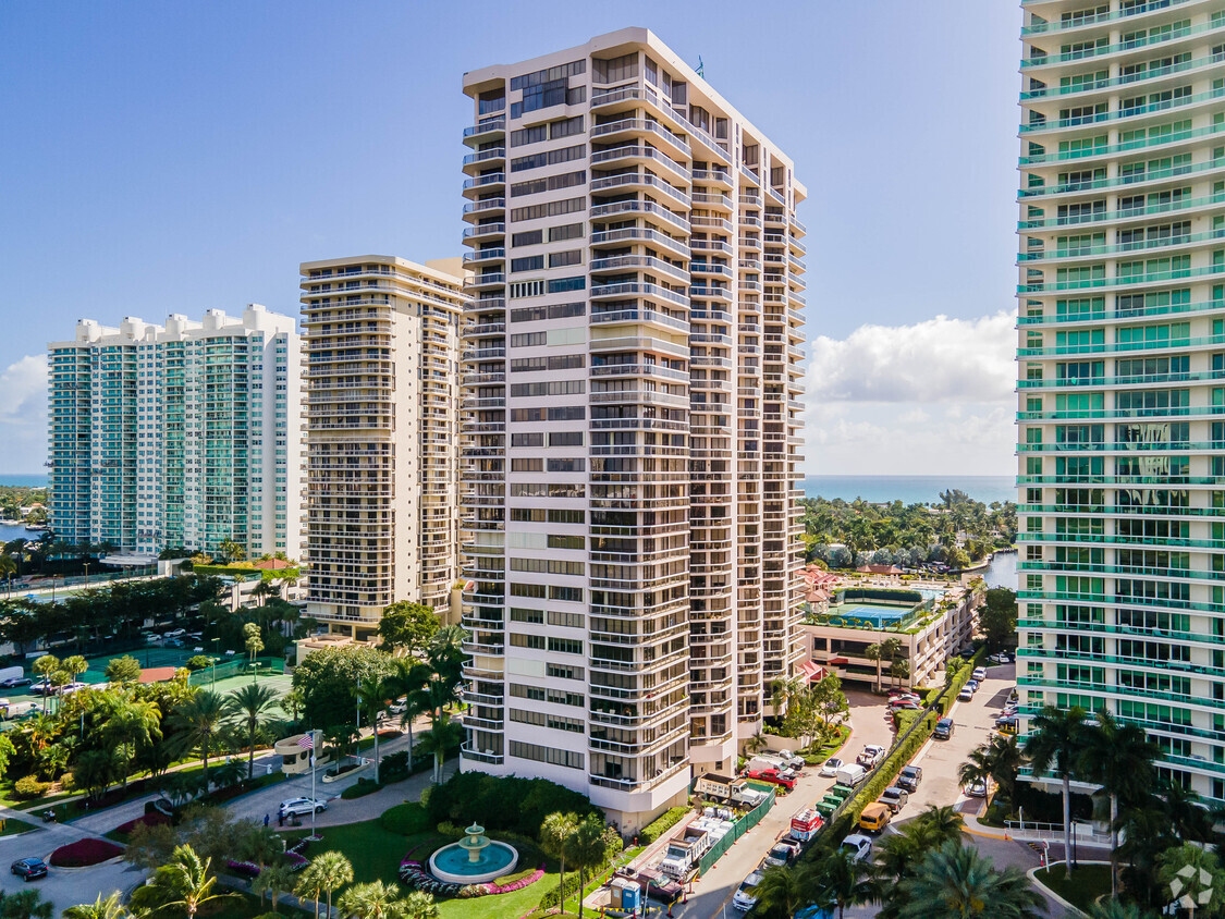 Primary Photo - The Landmark Club Condominium