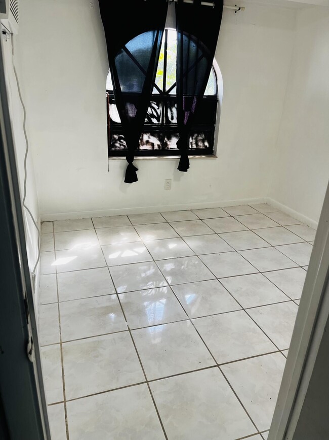 Foto del edificio - 19530 NW 11th Ave