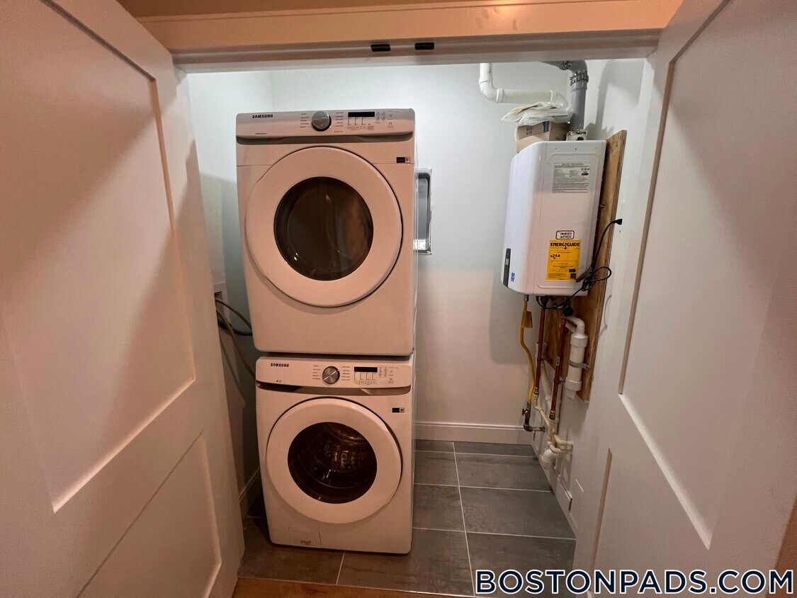 Foto principal - 157 Everett St