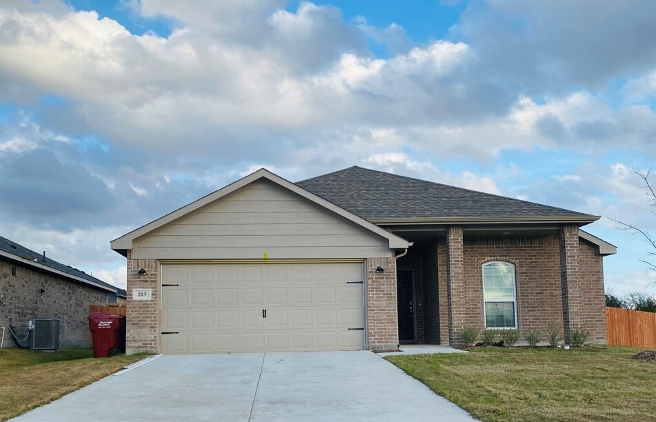 213 Providence Ave, Farmersville, TX 75442 House Rental in