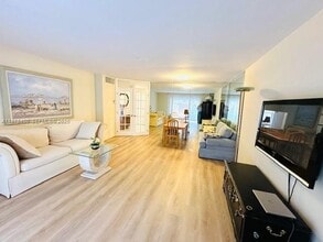 Building Photo - 500 NE 14th Ave