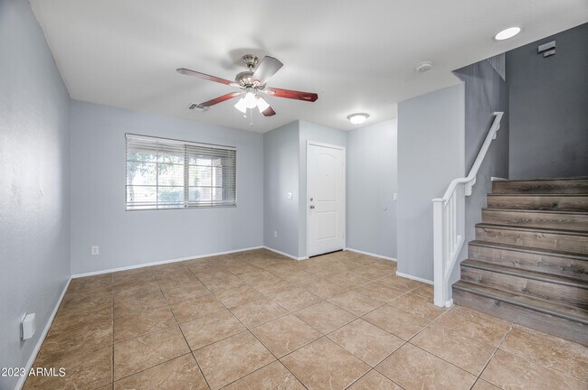 Building Photo - 698 S Laveen Dr