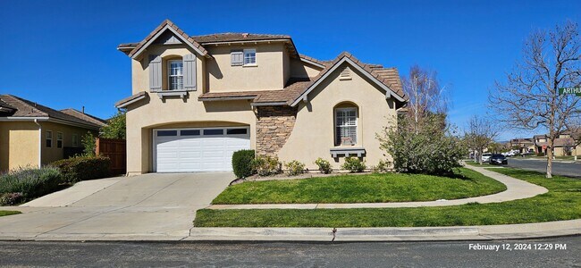 Building Photo - Beautiful Large Two Story Traditions Home ...