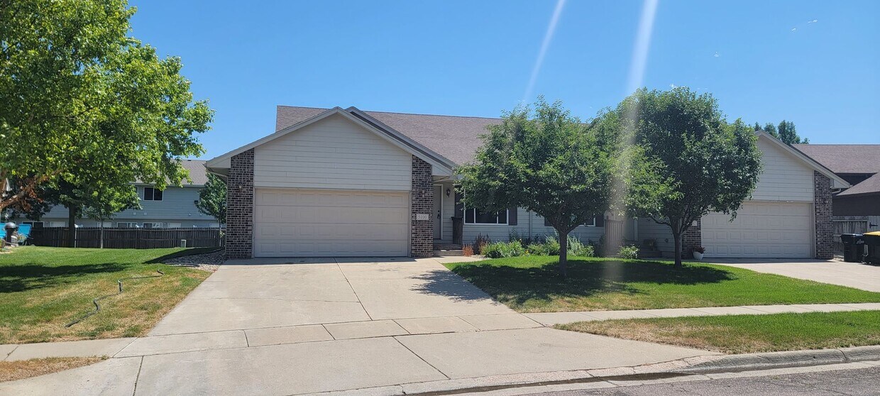 Foto principal - Spacious West Sioux Falls Twinhome with Gr...
