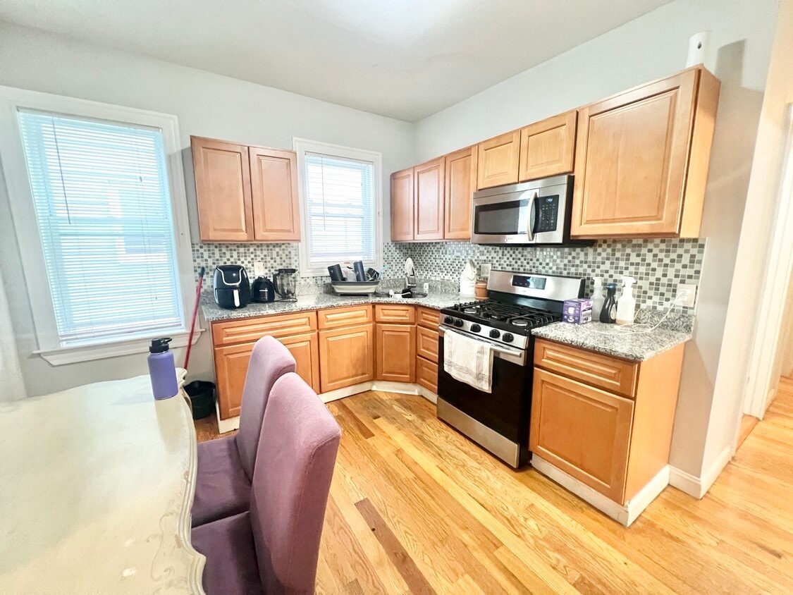 Primary Photo - 13 Hendry St