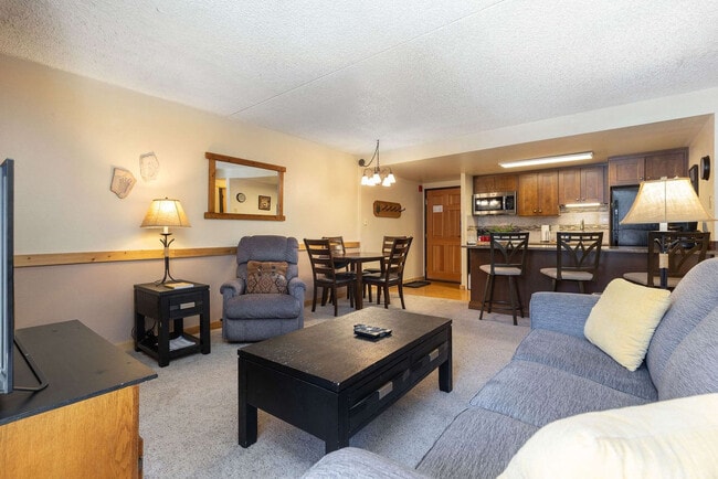 Building Photo - 455 Village Rd