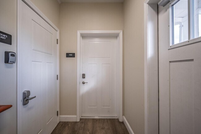 Foto del edificio - 71 Maple Grove Ln