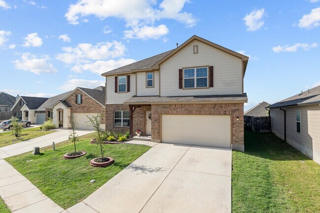 Building Photo - ASK ABOUT FREE APPLICATIONS THROUGH AUGUST!  "Spacious 6-Bedroom Retreat with 3.5 Baths and Over ...