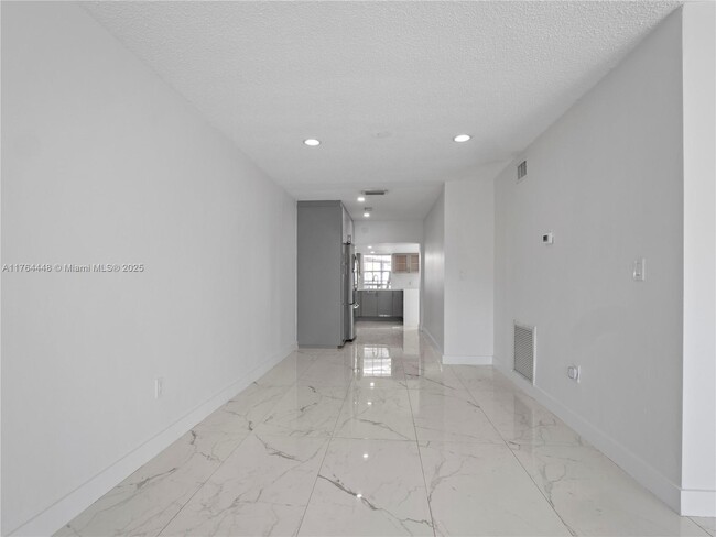 Foto del edificio - 4256 SW 69th Ave