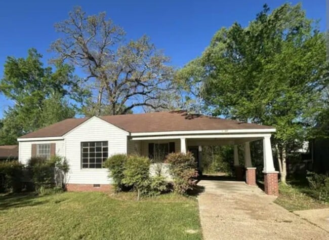 Photo - 1905 Alta Woods Blvd House