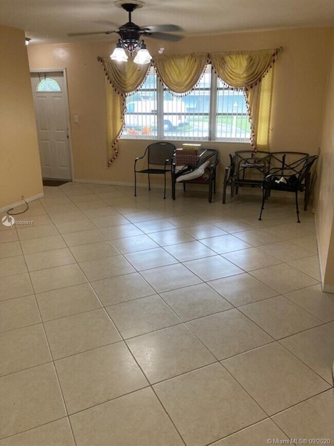 Foto del edificio - 1410 NW 79th Way