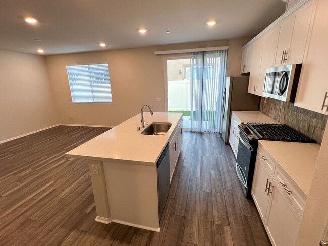 Building Photo - Brand new Condo with SOLAR for LEASE in Te...