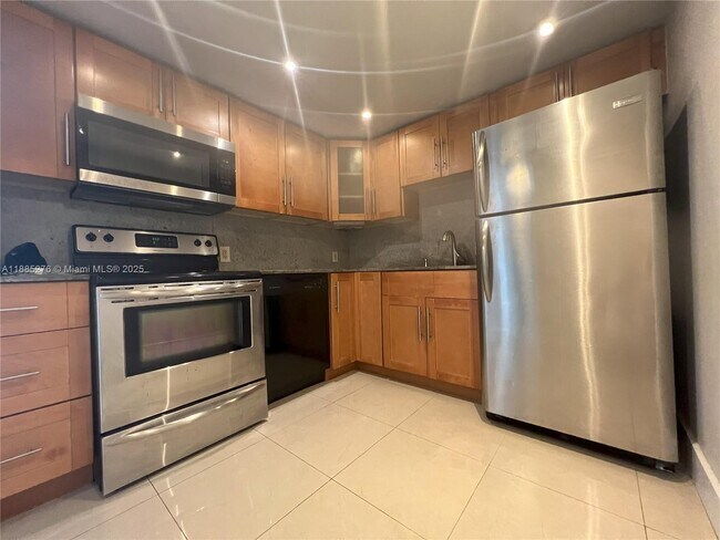 Foto del edificio - 100 Bayview Dr