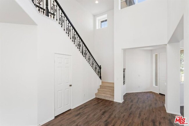 Building Photo - 3280 Canyon View Dr