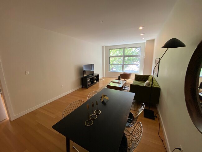 Foto del edificio - 108 E Brookline St