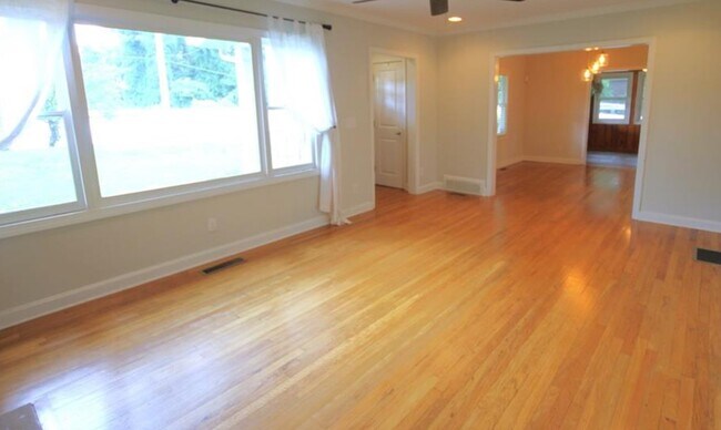 Foto del edificio - 3293 Covington Hwy