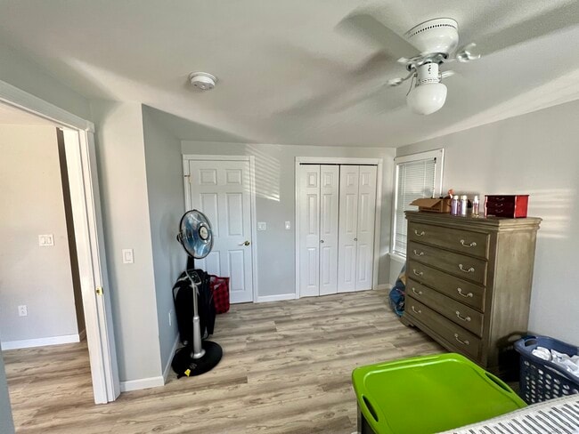 Building Photo - 6 10th Ave