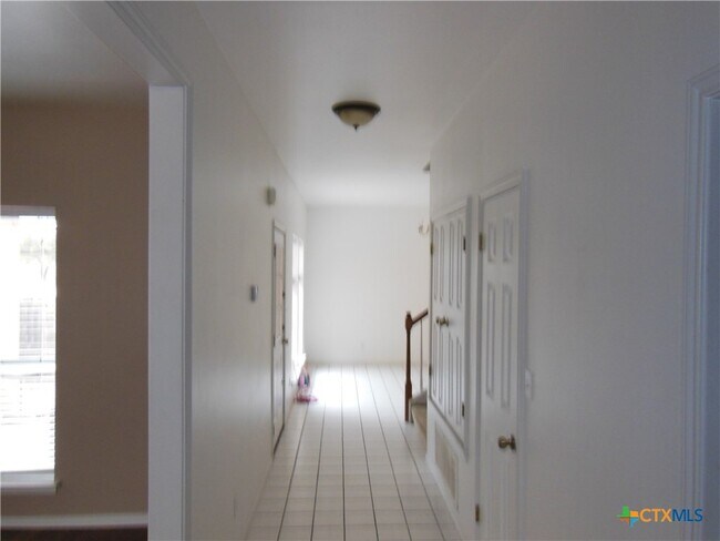 Building Photo - 1641 Kuehler Ave