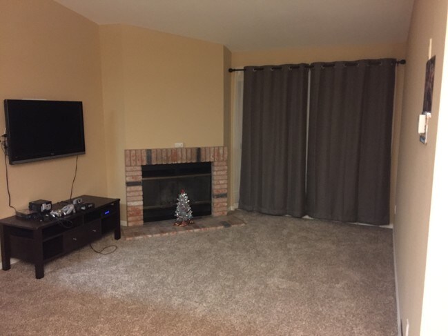 Foto del edificio - 7150 Shoreline Dr