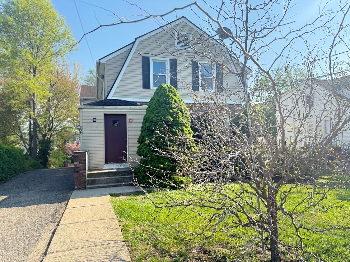 Foto del edificio - 86 Pine Hill Ave