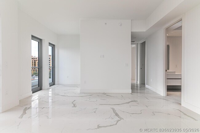 Building Photo - 155 E Boca Raton Rd