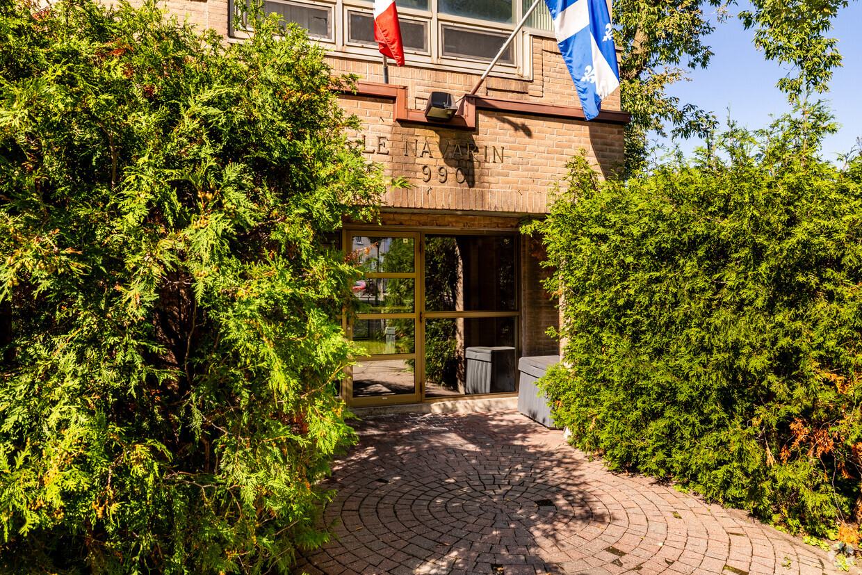 Photo du bâtiment - Navarin Apartments