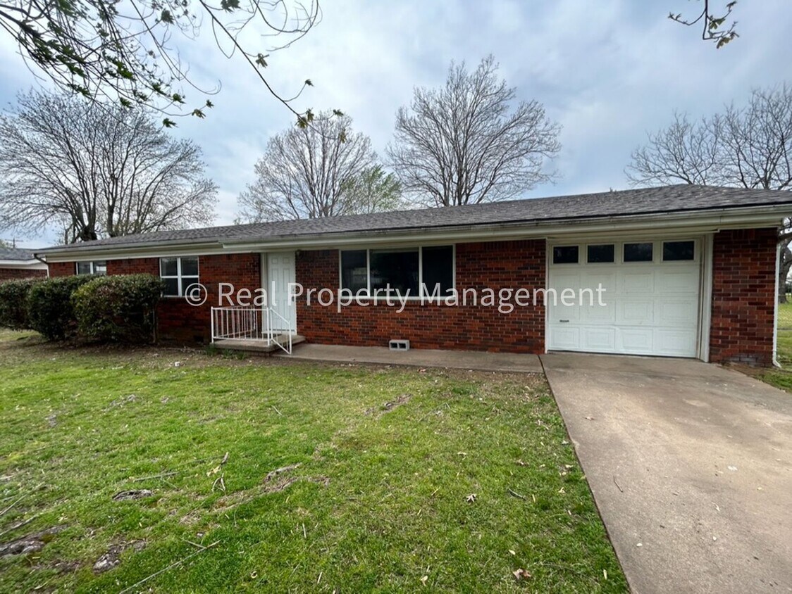 Primary Photo - Southside of Fort Smith 3 bed 1 bath house...