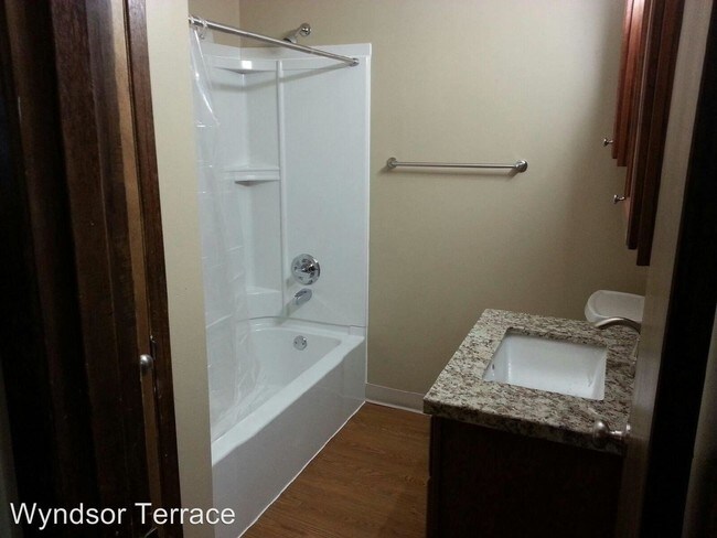 Foto del edificio - 4112 Westbrook Dr