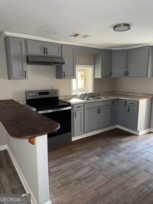 Building Photo - 1206 E Roosevelt Ave